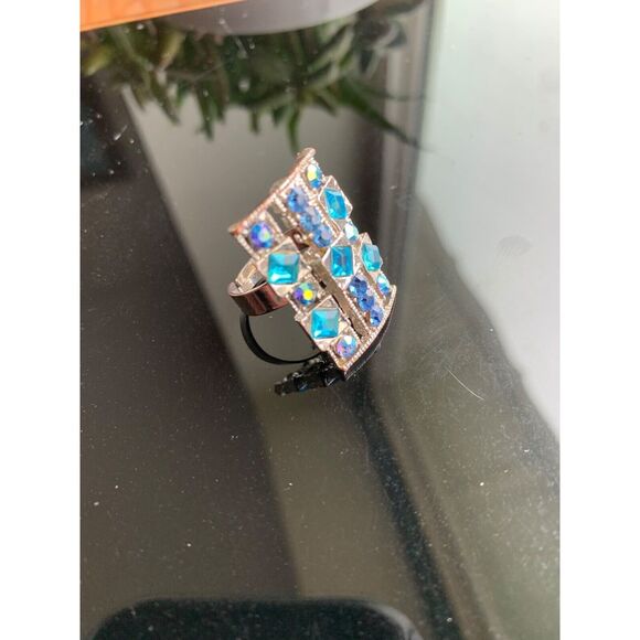 Silver Plated & Blue Topaz Colored Stones Rectangle-Shaped Bling Ring 5 1/4 adju - Picture 3 of 9